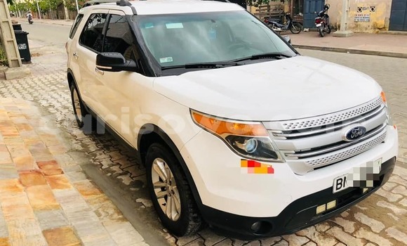 Ra Àlòkù Ford Explorer funfun Ọkọ̀ in Cotonou ni Benin Ra Àlòkù Ford Explorer funfun Ọkọ̀ in Cotonou ni Benin