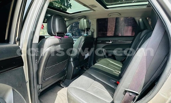 Ra Àlòkù Kia Sorento funfun Ọkọ̀ in Cotonou ni Benin Ra Àlòkù Kia Sorento funfun Ọkọ̀ in Cotonou ni Benin