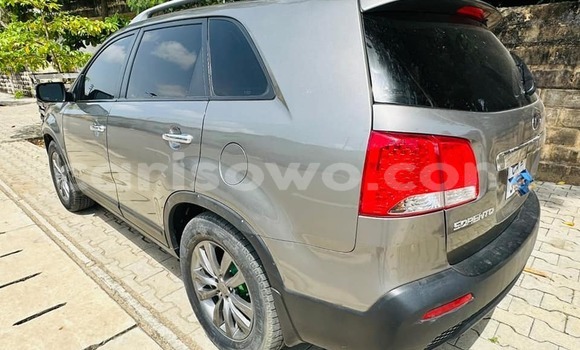 Ra Àlòkù Kia Sorento funfun Ọkọ̀ in Cotonou ni Benin Ra Àlòkù Kia Sorento funfun Ọkọ̀ in Cotonou ni Benin