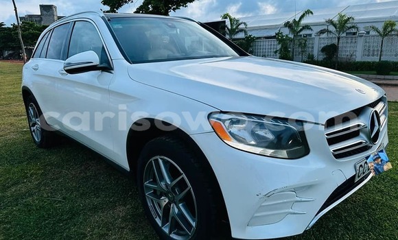 Ra Àlòkù Mercedes-Benz GLC funfun Ọkọ̀ in Abomey ni Benin Ra Àlòkù Mercedes-Benz GLC funfun Ọkọ̀ in Abomey ni Benin