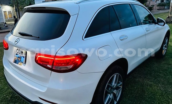 Ra Àlòkù Mercedes-Benz GLC funfun Ọkọ̀ in Abomey ni Benin Ra Àlòkù Mercedes-Benz GLC funfun Ọkọ̀ in Abomey ni Benin