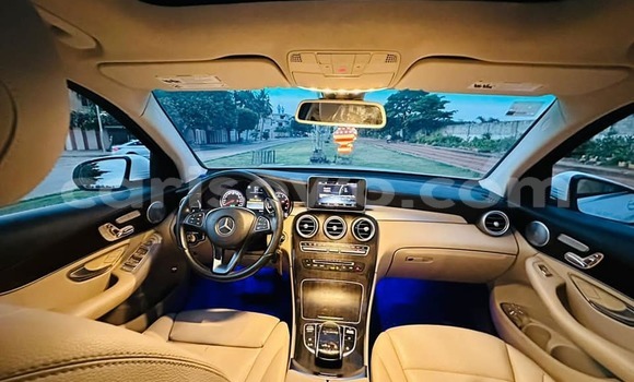 Ra Àlòkù Mercedes-Benz GLC funfun Ọkọ̀ in Abomey ni Benin Ra Àlòkù Mercedes-Benz GLC funfun Ọkọ̀ in Abomey ni Benin