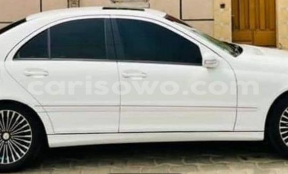Ra Àlòkù Mercedes-Benz C–Class funfun Ọkọ̀ in Abomey Calavi ni Benin Ra Àlòkù Mercedes-Benz C–Class funfun Ọkọ̀ in Abomey Calavi ni Benin