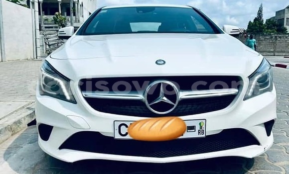 Ra Àlòkù Mercedes-Benz CLA-klasse funfun Ọkọ̀ in Abomey ni Benin