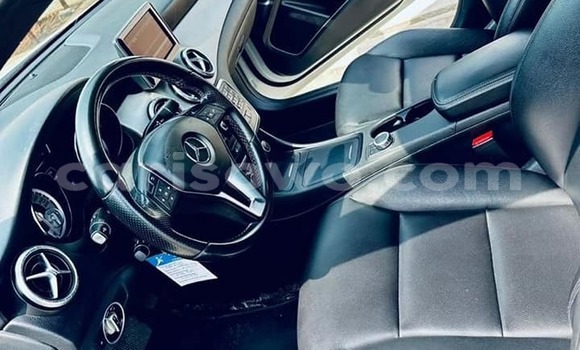Ra Àlòkù Mercedes-Benz CLA-klasse funfun Ọkọ̀ in Abomey ni Benin Ra Àlòkù Mercedes-Benz CLA-klasse funfun Ọkọ̀ in Abomey ni Benin