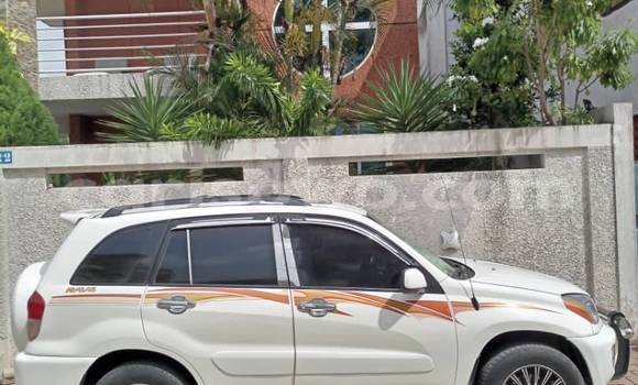 Acheter Occasion Voiture Toyota RAV4 Blanc à Cotonou, Benin Acheter Occasion Voiture Toyota RAV4 Blanc à Cotonou, Benin