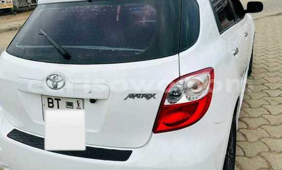 Sayi Na hannu Toyota Matrix White Mota in Cotonou a Benin