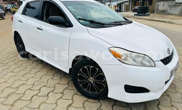 Ra Àlòkù Toyota Matrix funfun Ọkọ̀ in Cotonou ni Benin Ra Àlòkù Toyota Matrix funfun Ọkọ̀ in Cotonou ni Benin