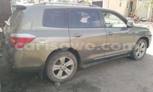 Acheter Occasion Voiture Toyota Highlander Gris à Cotonou, Benin Acheter Occasion Voiture Toyota Highlander Gris à Cotonou, Benin
