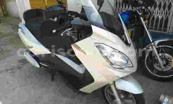 Sayi Na hannu Peugeot Satelis White Motsi in Cotonou a Benin