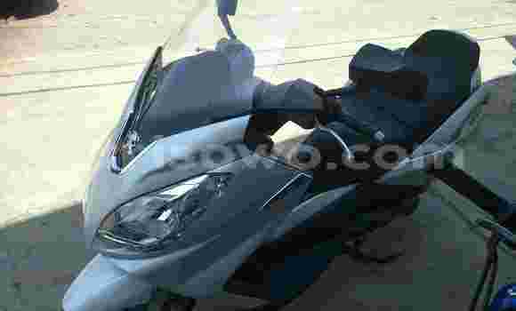 Acheter Occasion Moto Peugeot Satelis Blanc à Cotonou, Benin Acheter Occasion Moto Peugeot Satelis Blanc à Cotonou, Benin