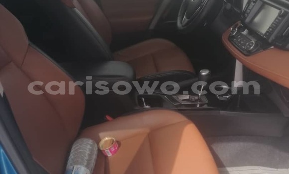 Sayi Na hannu Toyota RAV4 Blue Mota in Cotonou a Benin Sayi Na hannu Toyota RAV4 Blue Mota in Cotonou a Benin