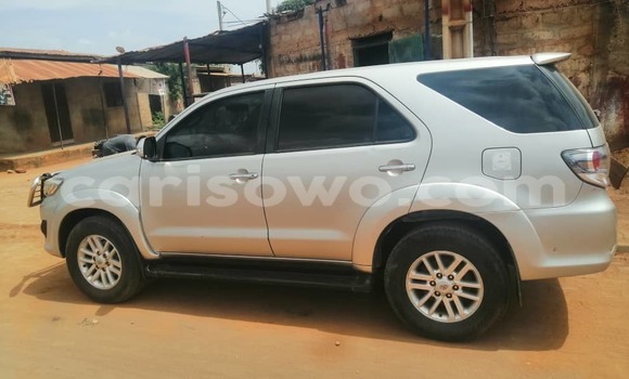 Acheter Occasion Voiture Toyota Fortuner Gris à Cotonou, Benin Acheter Occasion Voiture Toyota Fortuner Gris à Cotonou, Benin