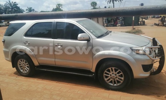 Acheter Occasion Voiture Toyota Fortuner Gris à Cotonou, Benin Acheter Occasion Voiture Toyota Fortuner Gris à Cotonou, Benin