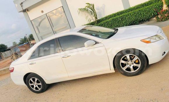 Ra Àlòkù Toyota Camry funfun Ọkọ̀ in Cotonou ni Benin Ra Àlòkù Toyota Camry funfun Ọkọ̀ in Cotonou ni Benin
