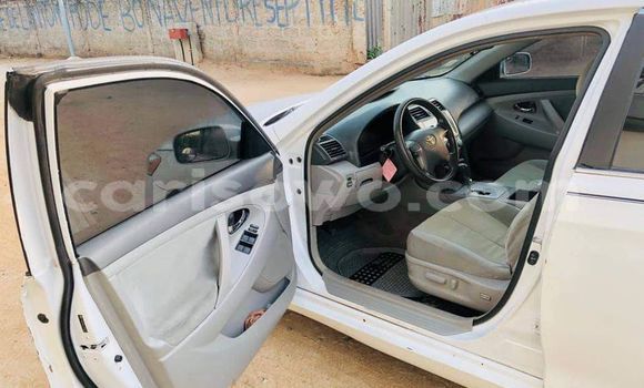 Ra Àlòkù Toyota Camry funfun Ọkọ̀ in Cotonou ni Benin Ra Àlòkù Toyota Camry funfun Ọkọ̀ in Cotonou ni Benin