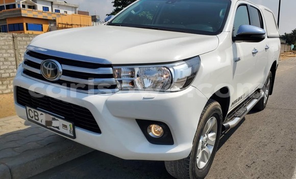 Ra Àlòkù Toyota Hilux funfun Ọkọ̀ in Cotonou ni Benin Ra Àlòkù Toyota Hilux funfun Ọkọ̀ in Cotonou ni Benin