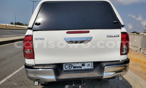 Ra Àlòkù Toyota Hilux funfun Ọkọ̀ in Cotonou ni Benin Ra Àlòkù Toyota Hilux funfun Ọkọ̀ in Cotonou ni Benin