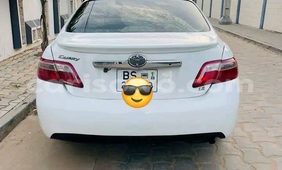 Sayi Na hannu Toyota Camry White Mota in Cotonou a Benin Sayi Na hannu Toyota Camry White Mota in Cotonou a Benin