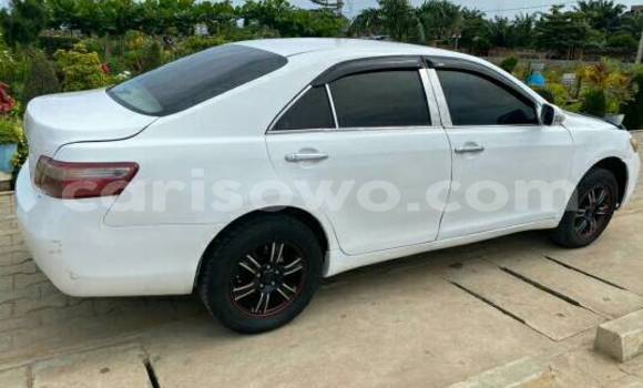 Ra Àlòkù Toyota Camry funfun Ọkọ̀ in Cotonou ni Benin Ra Àlòkù Toyota Camry funfun Ọkọ̀ in Cotonou ni Benin