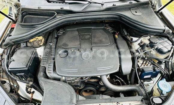 Sayi Na hannu Mercedes Viano White Mota in Cotonou a Benin Sayi Na hannu Mercedes Viano White Mota in Cotonou a Benin