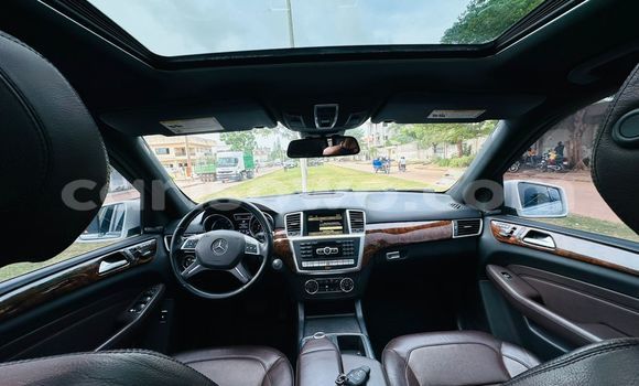 Sayi Na hannu Mercedes Viano White Mota in Cotonou a Benin Sayi Na hannu Mercedes Viano White Mota in Cotonou a Benin