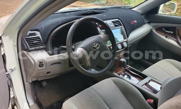 Sayi Na hannu Toyota Camry White Mota in Cotonou a Benin Sayi Na hannu Toyota Camry White Mota in Cotonou a Benin