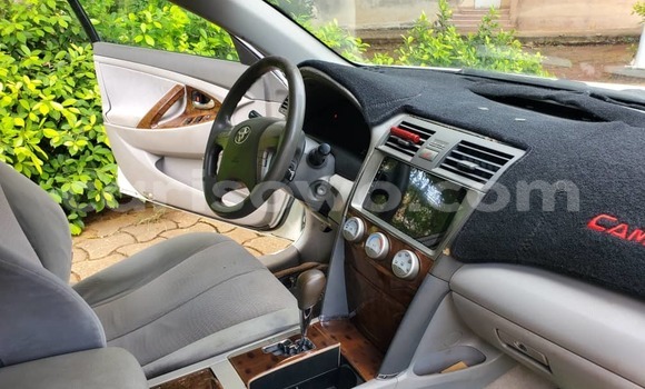 Sayi Na hannu Toyota Camry White Mota in Cotonou a Benin Sayi Na hannu Toyota Camry White Mota in Cotonou a Benin