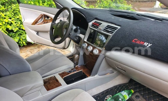 Sayi Na hannu Toyota Camry White Mota in Cotonou a Benin Sayi Na hannu Toyota Camry White Mota in Cotonou a Benin