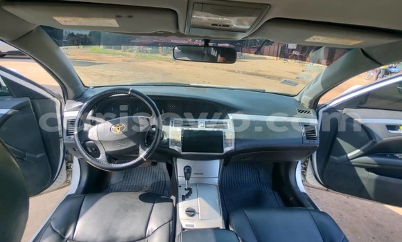 Ra Àlòkù Toyota Avalon funfun Ọkọ̀ in Cotonou ni Benin Ra Àlòkù Toyota Avalon funfun Ọkọ̀ in Cotonou ni Benin