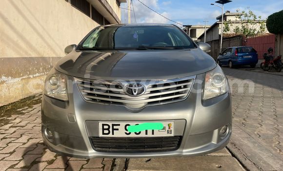 Sayi Na hannu Toyota Avensis Azurfa Mota in Cotonou a Benin