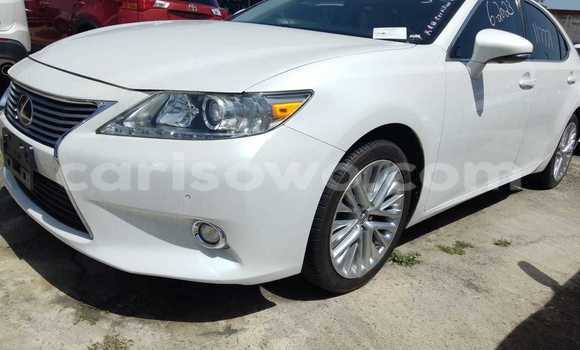 Ra Imported Lexus ES funfun Ọkọ̀ in Cotonou ni Benin