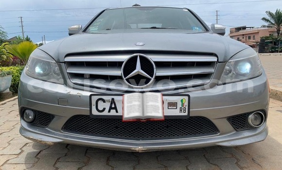 Ra Àlòkù Mercedes-Benz C-Classe Silver Ọkọ̀ in Cotonou ni Benin