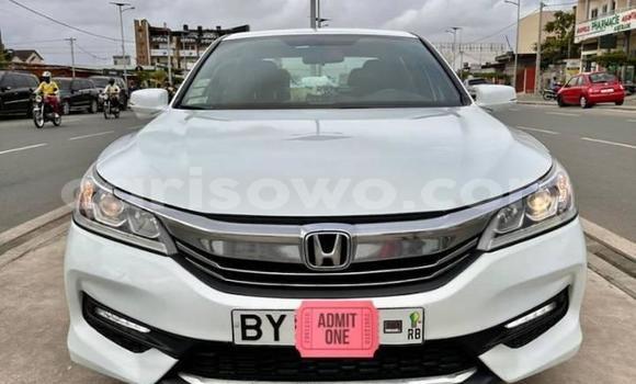 Sayi Na hannu Honda Accord White Mota in Cotonou a Benin