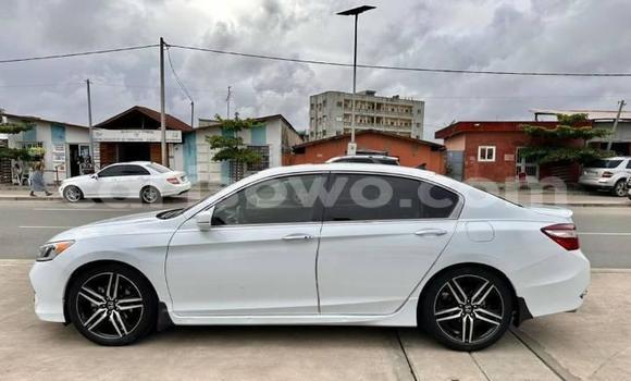 Acheter Occasion Voiture Honda Accord Blanc à Cotonou, Benin Acheter Occasion Voiture Honda Accord Blanc à Cotonou, Benin