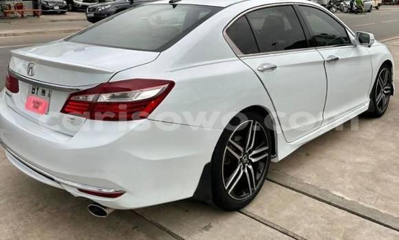 Acheter Occasion Voiture Honda Accord Blanc à Cotonou, Benin Acheter Occasion Voiture Honda Accord Blanc à Cotonou, Benin