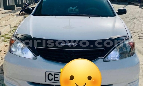 Sayi Na hannu Toyota Camry White Mota in Cotonou a Benin