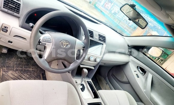 Ra Àlòkù Toyota Camry funfun Ọkọ̀ in Cotonou ni Benin Ra Àlòkù Toyota Camry funfun Ọkọ̀ in Cotonou ni Benin