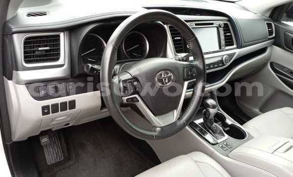Buy Import Toyota Highlander White Car in Cotonou in Benign Buy Import Toyota Highlander White Car in Cotonou in Benign
