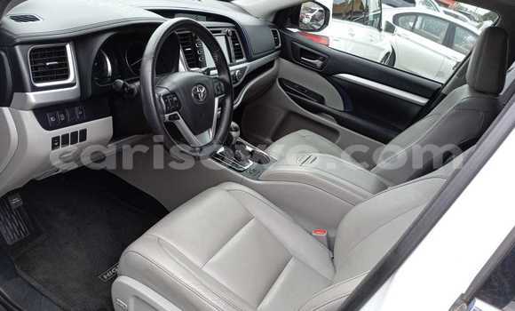 Buy Import Toyota Highlander White Car in Cotonou in Benign Buy Import Toyota Highlander White Car in Cotonou in Benign