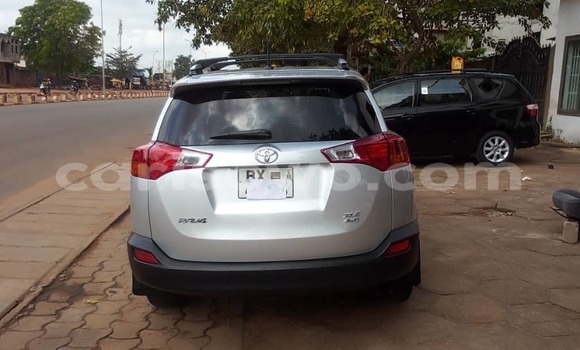 Sayi Na hannu Toyota RAV4 Azurfa Mota in Cotonou a Benin