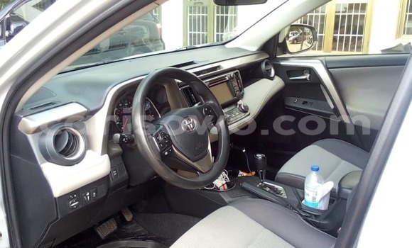 Ra Àlòkù Toyota RAV4 Silver Ọkọ̀ in Cotonou ni Benin Ra Àlòkù Toyota RAV4 Silver Ọkọ̀ in Cotonou ni Benin