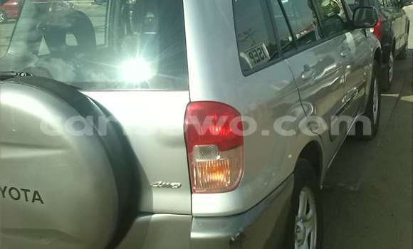 Sayi Na hannu Toyota RAV4 Azurfa Mota in Cotonou a Benin Sayi Na hannu Toyota RAV4 Azurfa Mota in Cotonou a Benin