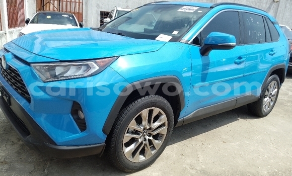 Ra Àlòkù Toyota RAV4 Blue Ọkọ̀ in Cotonou ni Benin Ra Àlòkù Toyota RAV4 Blue Ọkọ̀ in Cotonou ni Benin