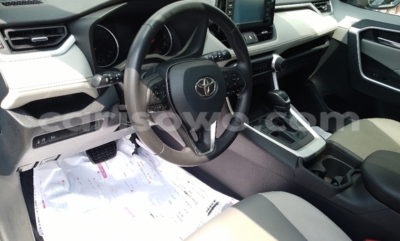 Ra Àlòkù Toyota RAV4 Blue Ọkọ̀ in Cotonou ni Benin Ra Àlòkù Toyota RAV4 Blue Ọkọ̀ in Cotonou ni Benin