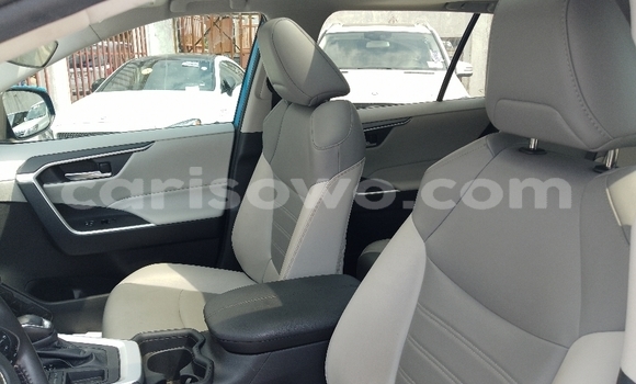 Ra Àlòkù Toyota RAV4 Blue Ọkọ̀ in Cotonou ni Benin Ra Àlòkù Toyota RAV4 Blue Ọkọ̀ in Cotonou ni Benin