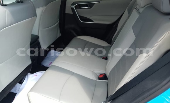 Ra Àlòkù Toyota RAV4 Blue Ọkọ̀ in Cotonou ni Benin Ra Àlòkù Toyota RAV4 Blue Ọkọ̀ in Cotonou ni Benin