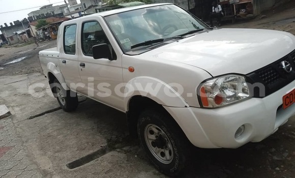 Ra Àlòkù Nissan Hardbody funfun Ọkọ̀ in Cotonou ni Benin
