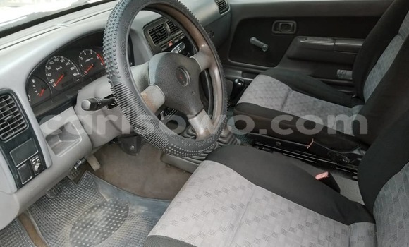 Ra Àlòkù Nissan Hardbody funfun Ọkọ̀ in Cotonou ni Benin Ra Àlòkù Nissan Hardbody funfun Ọkọ̀ in Cotonou ni Benin