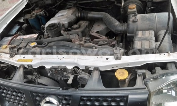 Ra Àlòkù Nissan Hardbody funfun Ọkọ̀ in Cotonou ni Benin Ra Àlòkù Nissan Hardbody funfun Ọkọ̀ in Cotonou ni Benin